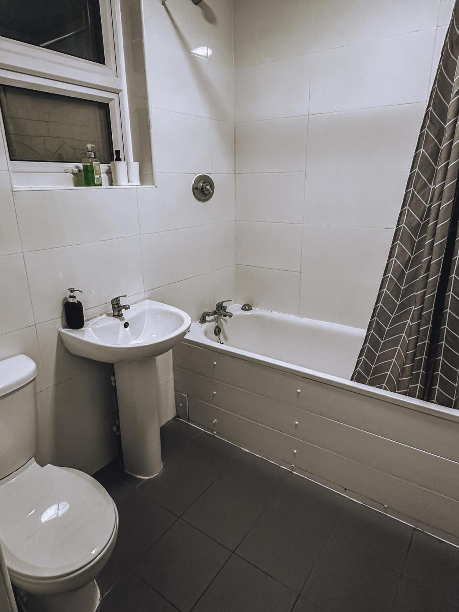 Spacious 3 Rooms In Tooting Londra Esterno foto